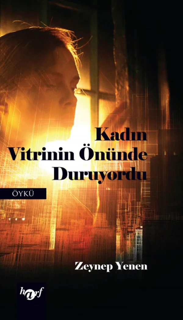 Kadın Vitrinin Önünde Duruyordu