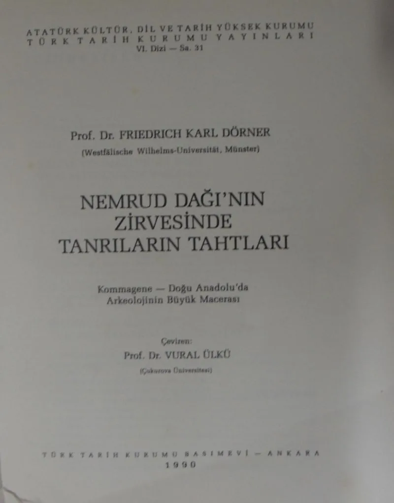 Nemrud Dağı'nın Zirvesinde Tanrıların Tahtları / 13-Z-261