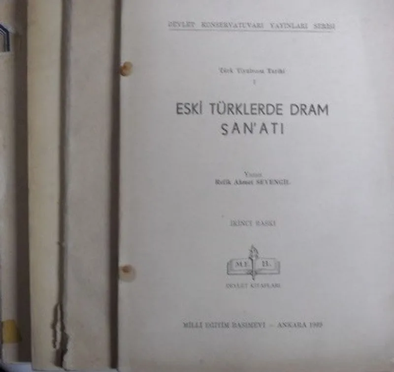 Türk Tiyatrosu Tarihi 4 cilt / 1- Eski Türklerde Dram Sanatı, 2- Opera San'atı ile İlk Temaslarımız, 3- Tanzimat Tiyatrosu, 4- Saray Tiyatrosu (Kod:4-H-21)